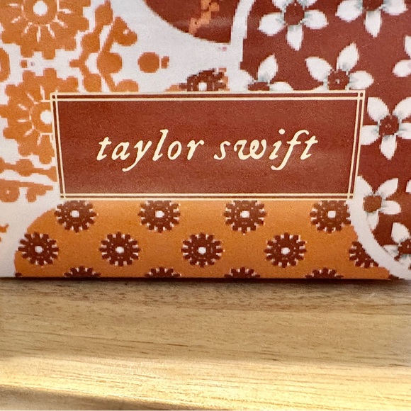 Taylor Swift “That Ain't My Merlot” Ornament - Picture 3 of 3